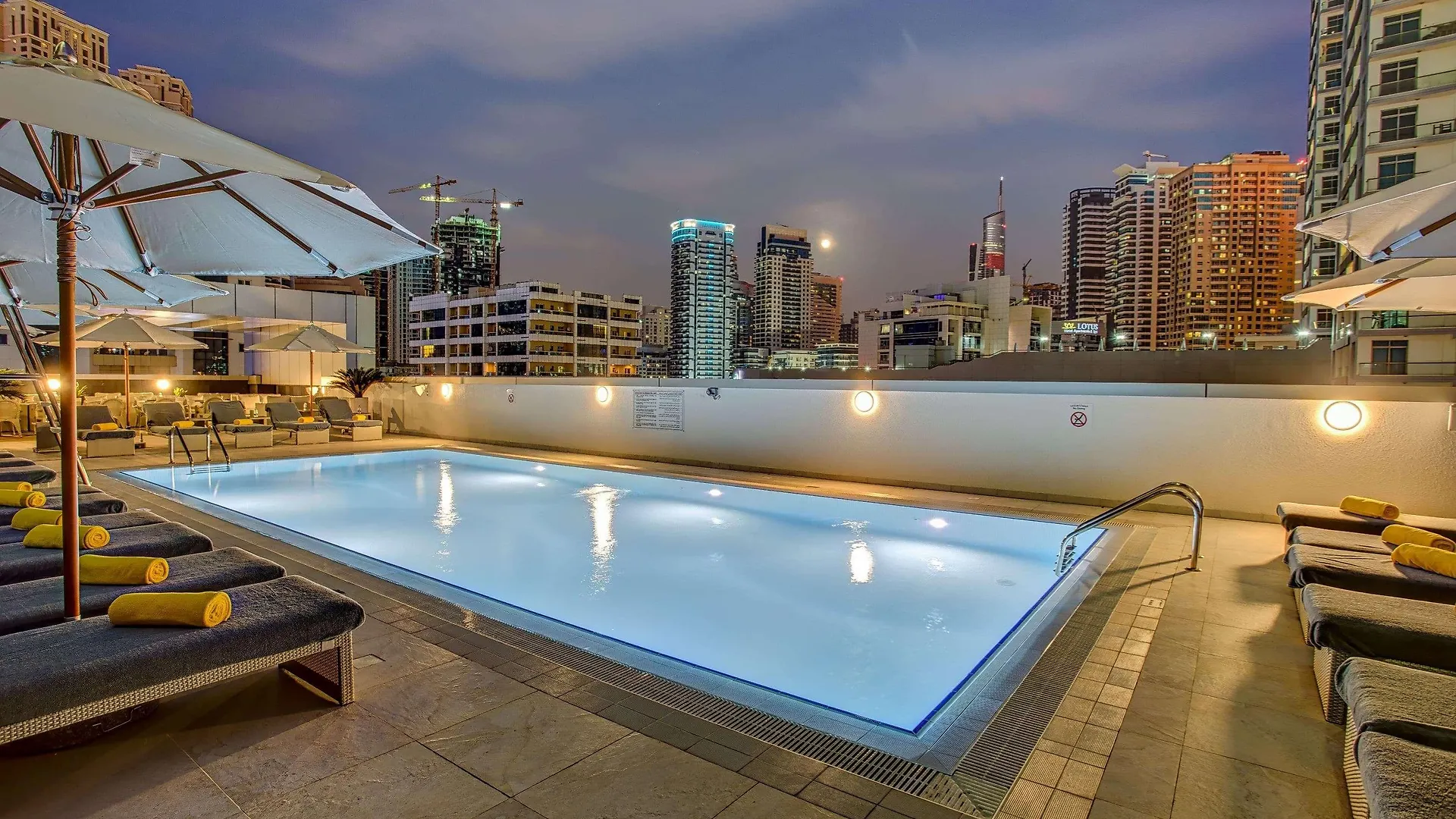 The First Collection Dubai Marina Otel 4*,