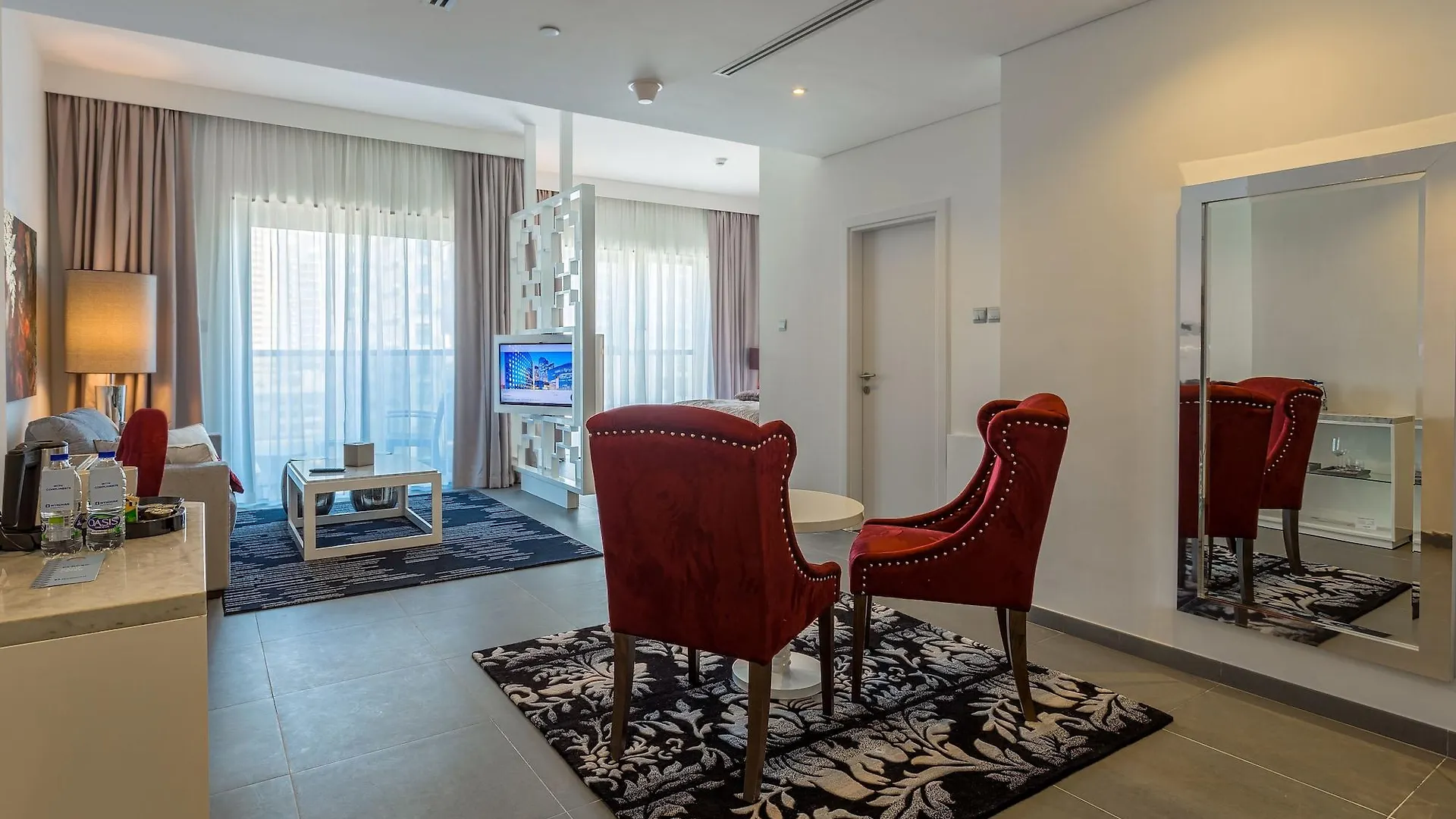 The First Collection Dubai Marina Otel