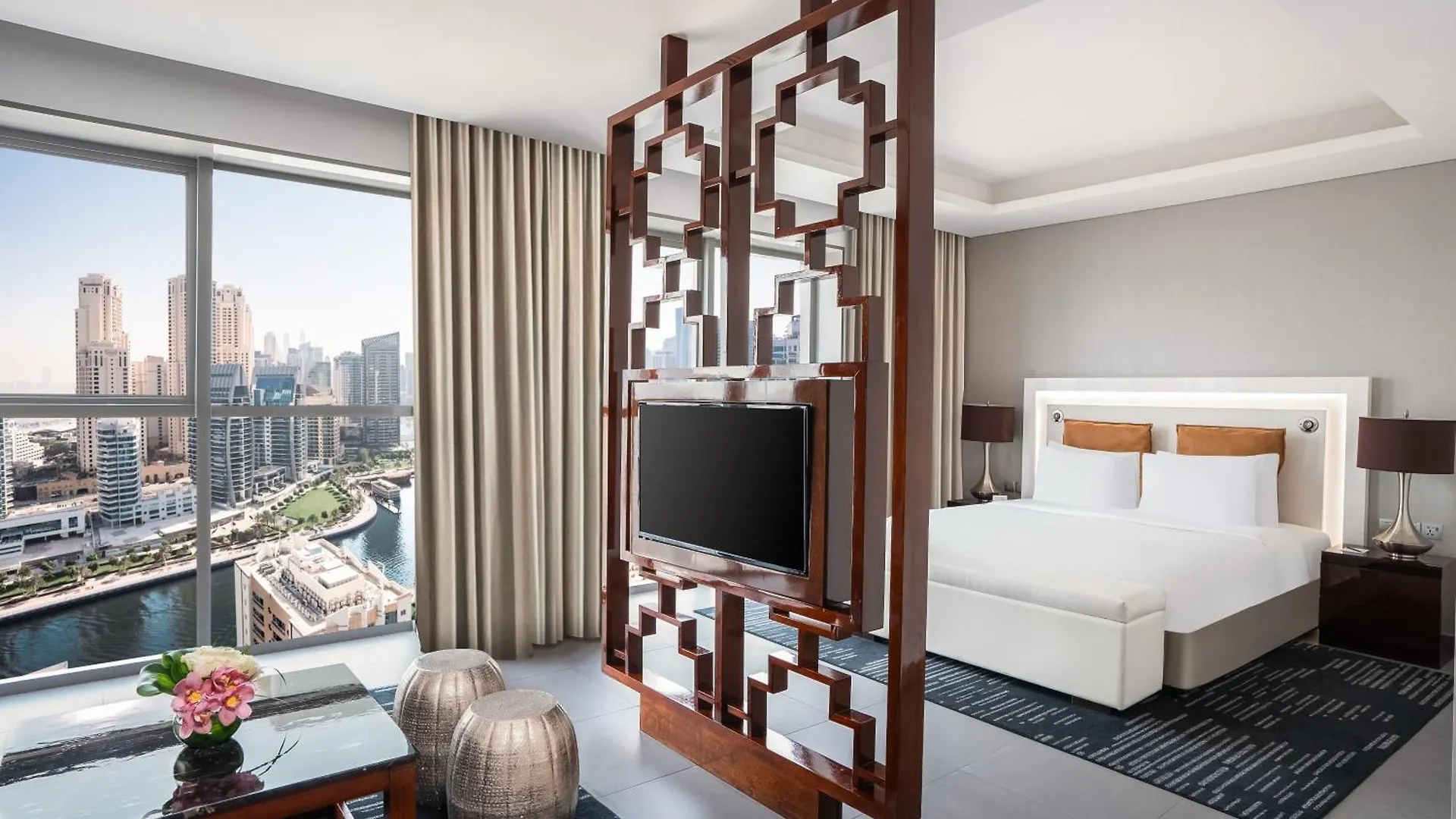 The First Collection Dubai Marina Otel