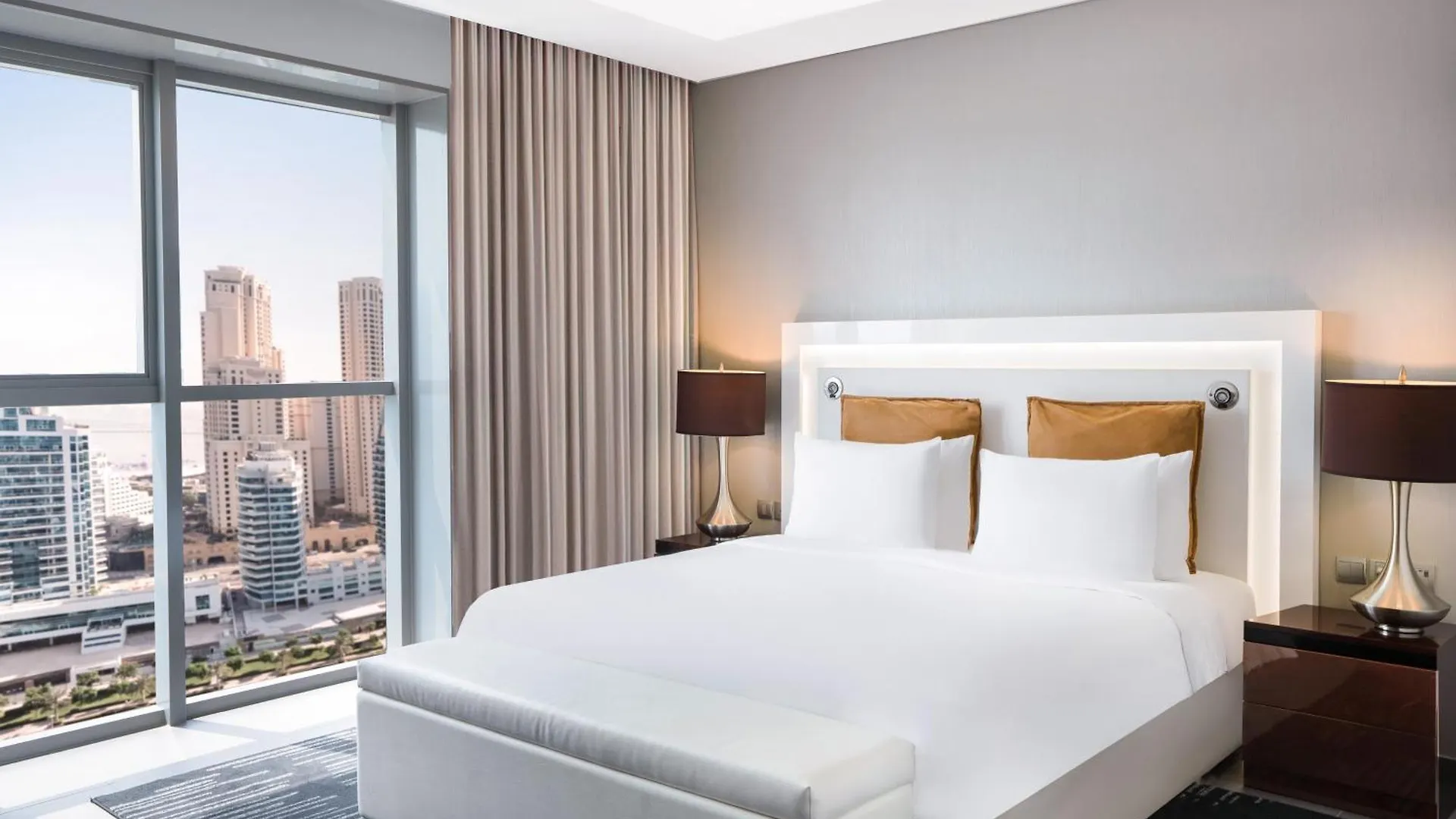The First Collection Dubai Marina Hotel 4*,